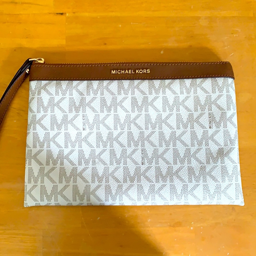 Michael Kors wristlet